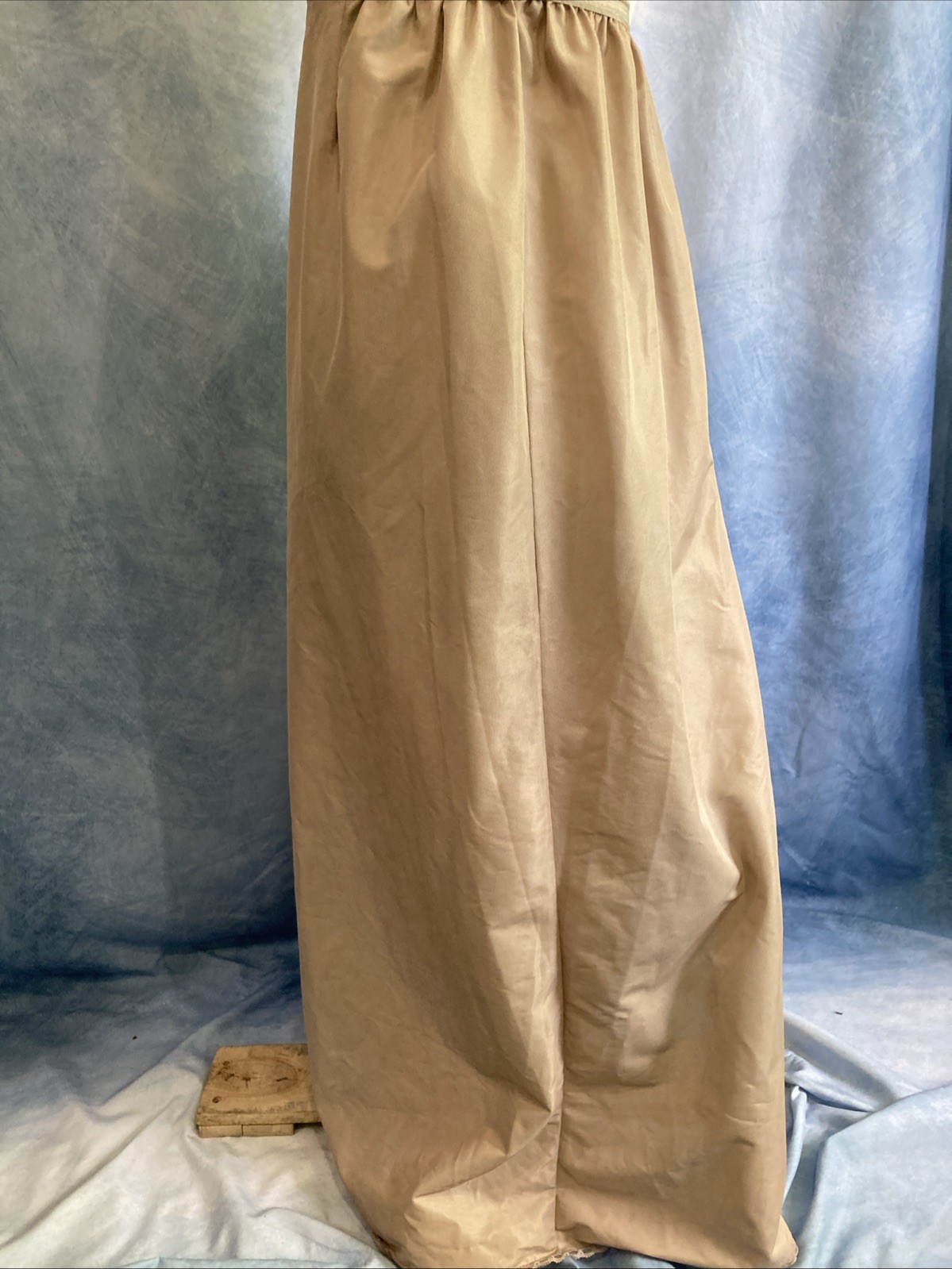 Vtg 70s Vassarette Long Half Slip Medium Tall Beige Nylon Tricot Maxi Slit 0114