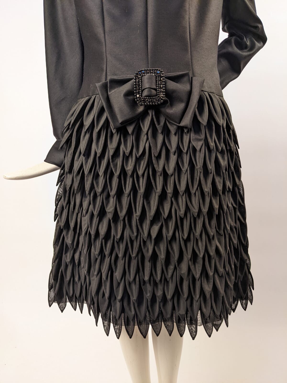 SHARP STYLED CUSTOM MADE 1970’S COCKTAIL DRESS W LEAF PATTERN SKIRT