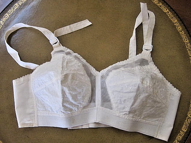 Vintage Never Worn Playtex High Style Bra Wireless Pointy Unlined Cup Sz 32C