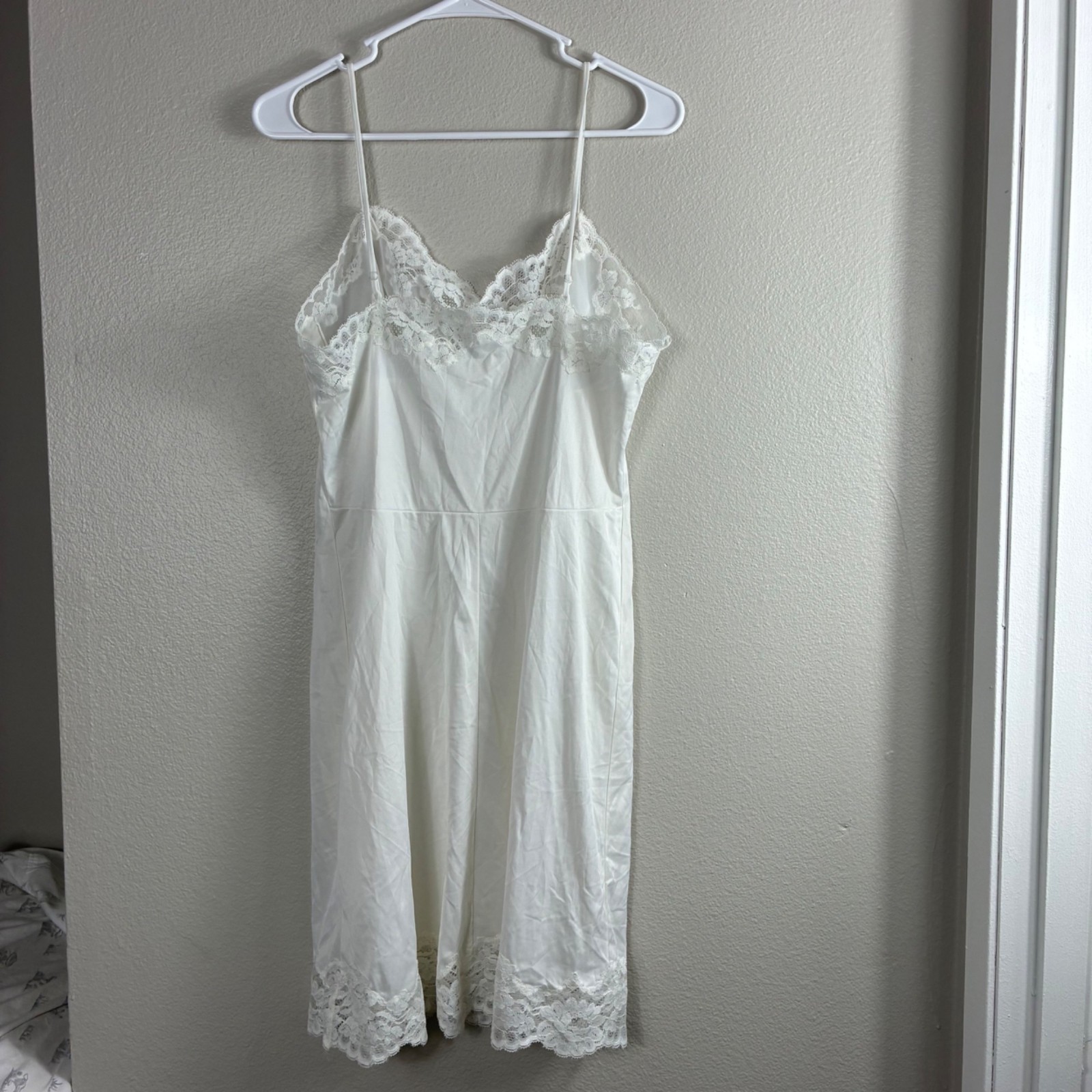 VTG 70s Hollywood Vassarette Ivory Lace Trim Full Slip Dress 36 (M)