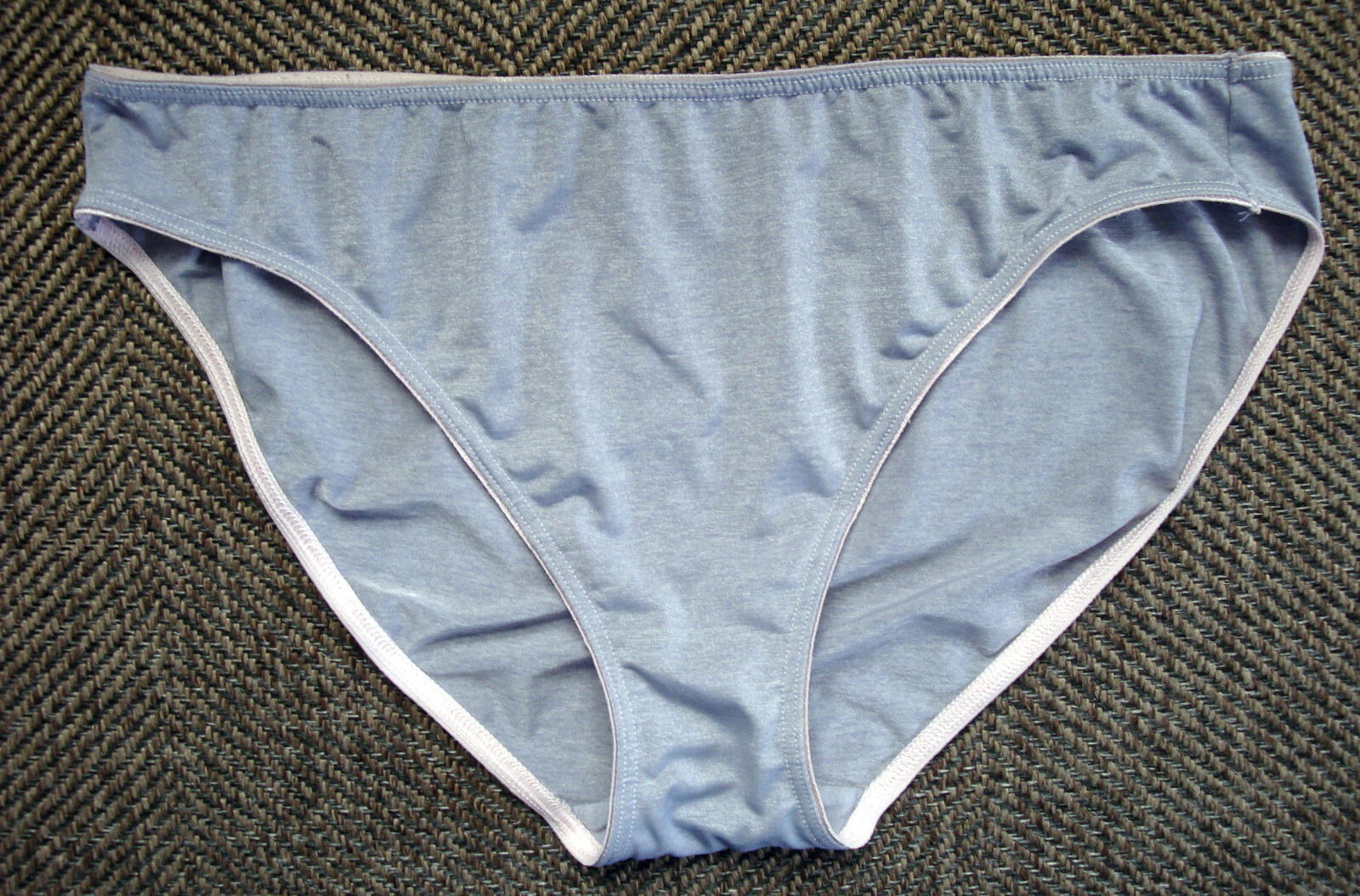 Vintage Victoria&rsquo;s Secret M Everyday Perfect Bikini Panty Smooth Silky Purple