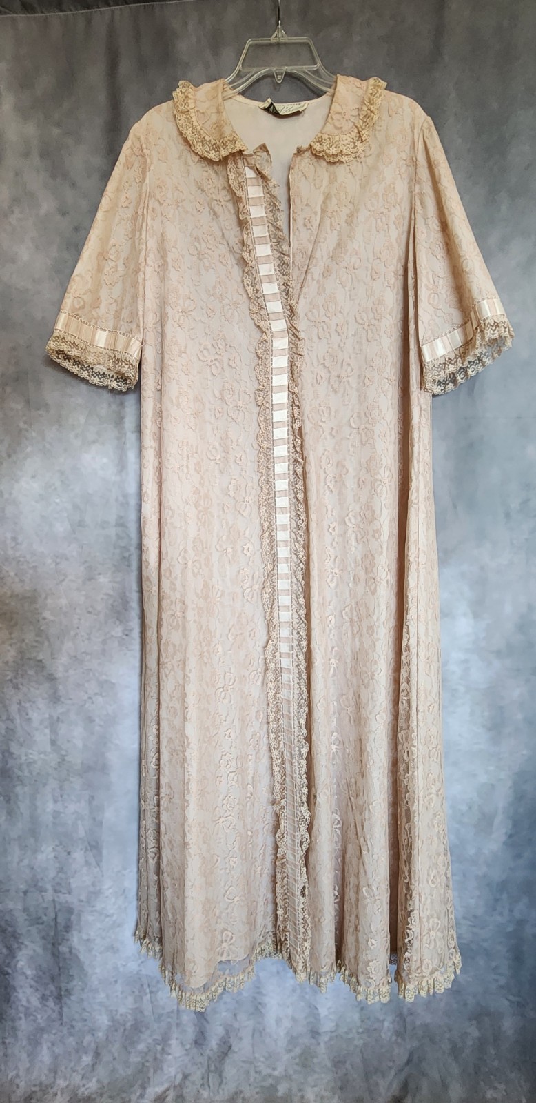 Vintage 1950s BY ODETTE BARSA for Lord & Taylor Dressing Gown Lace Fully Lined
