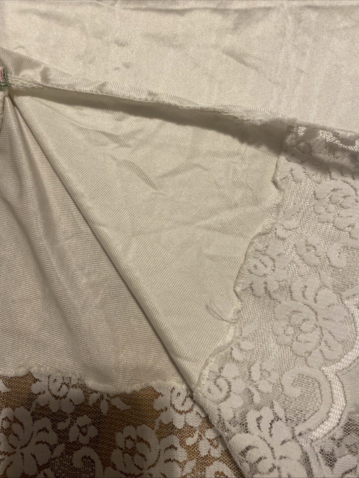 Chantilly Maidenform Whote Full Slip With Lace Trim And Pink Flowers On Slits M