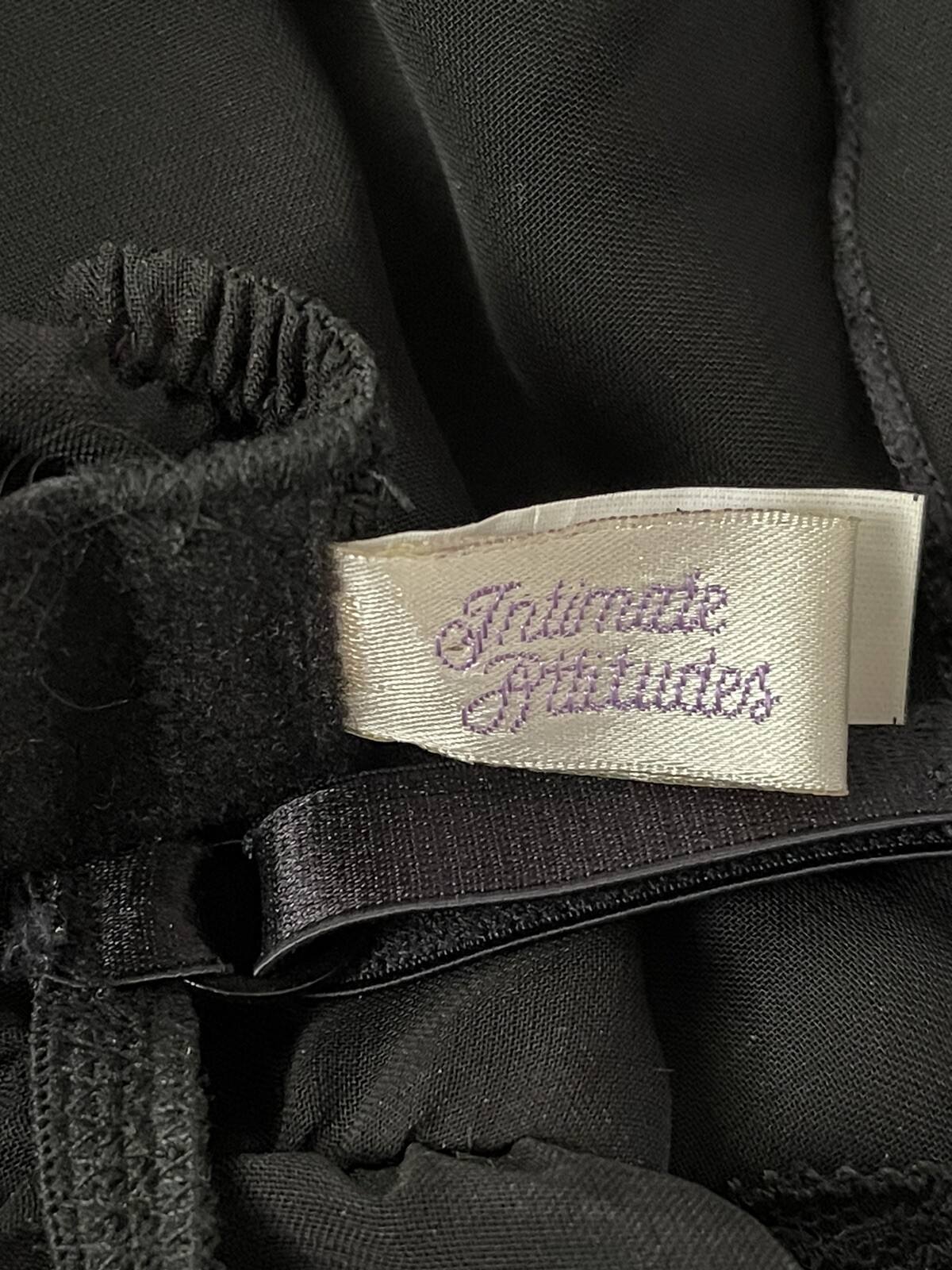 Intimate Attitudes Negligée Black Sheer Lace Sequins Built In Bra size 1X