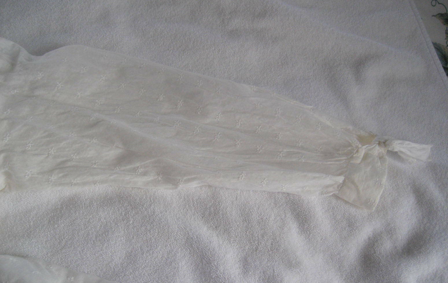 1980s Cullinane White Large Ruffle Collar Fluttery Romantic Blouse Shirt Sz 8-10