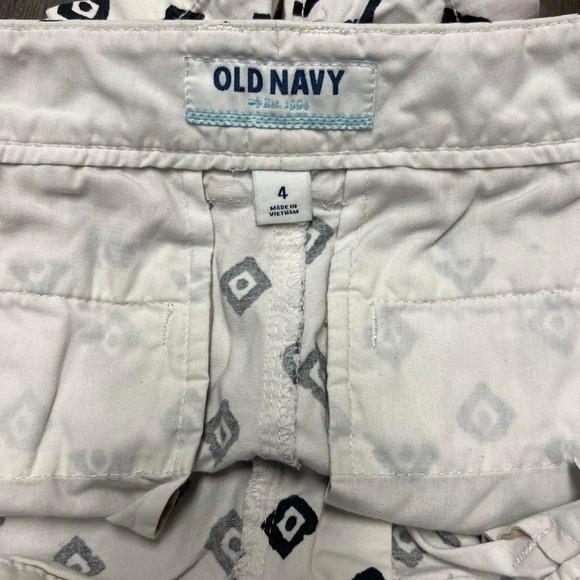 Old Navy white shorts with black square pattern, size 4 #oldnavy #geometric 86.2
