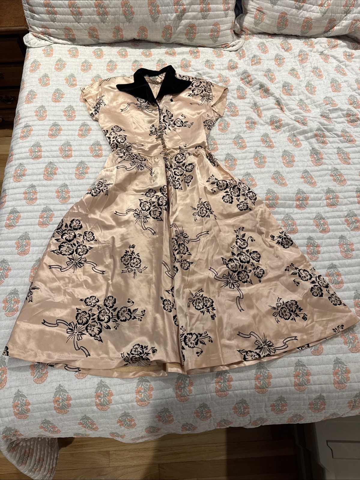 Vintage 1950s Pink Dress W/Carnation Pattern READ