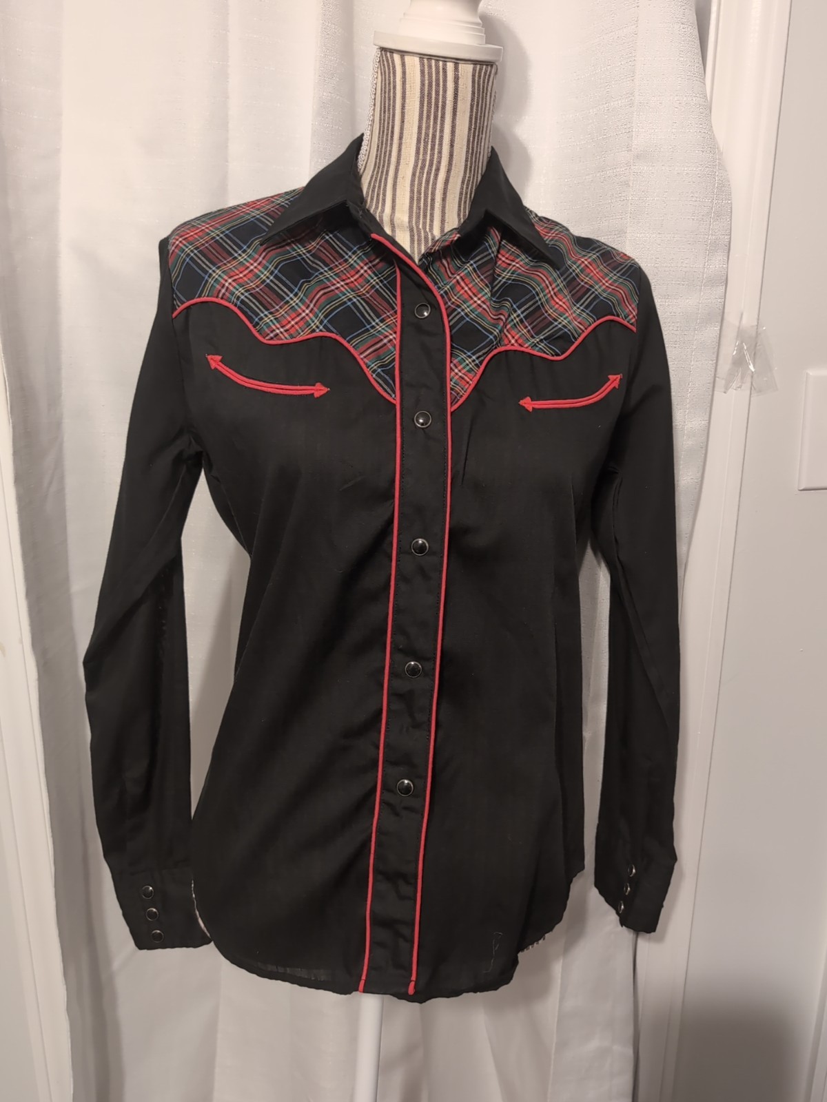 Vtg Ely Plains Women’s Black Pearl Snap Western Shirt Sz 13/14 Red Trim Plaid
