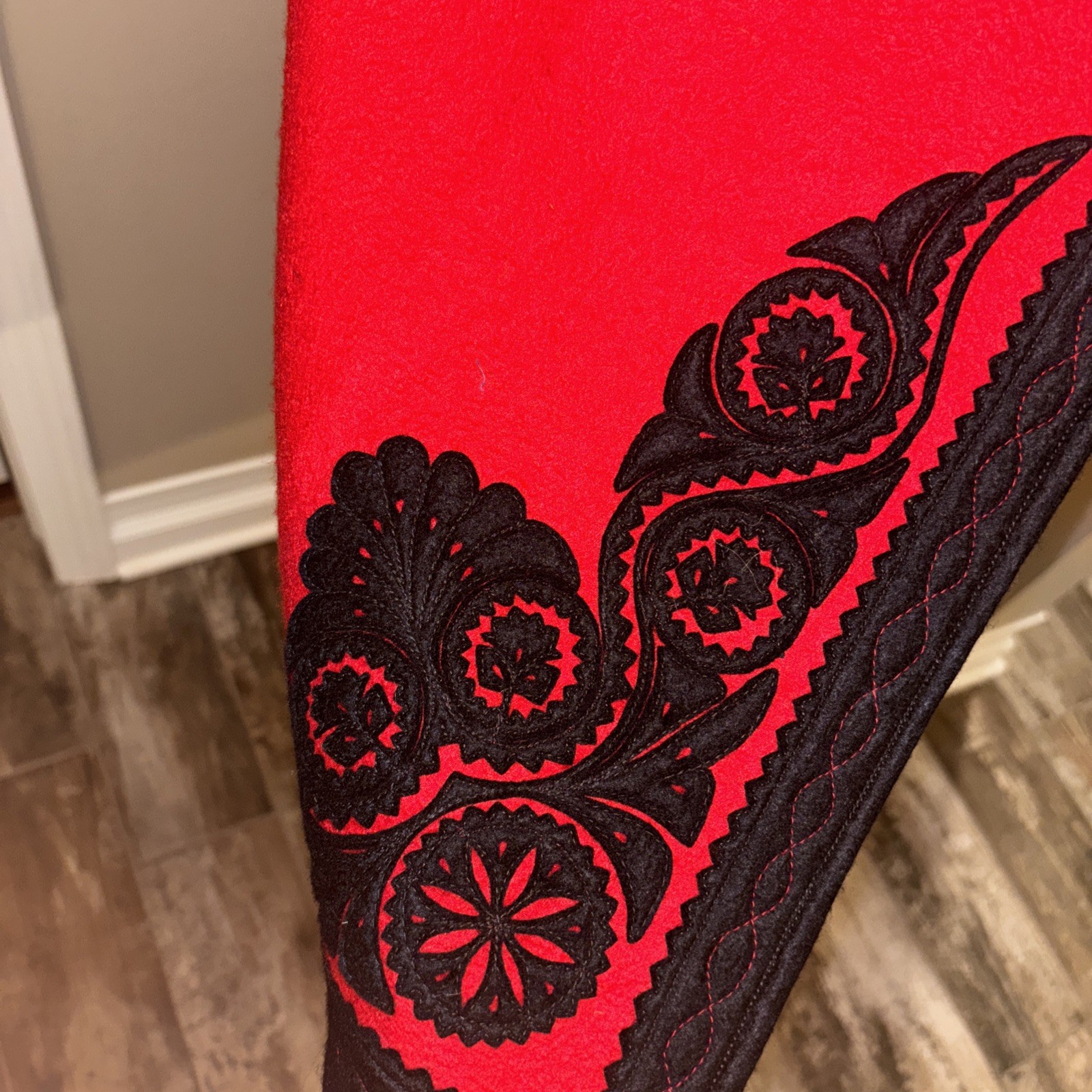 Vintage Unbranded Victorian Wool Cape Red Black Trim Embroidery Size 46 Hungary