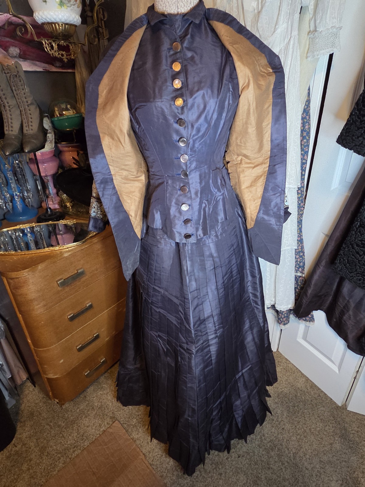 Lavender 1860s Victorian Silk/Taffeta w/ Brocade Trim Afternoon Dress