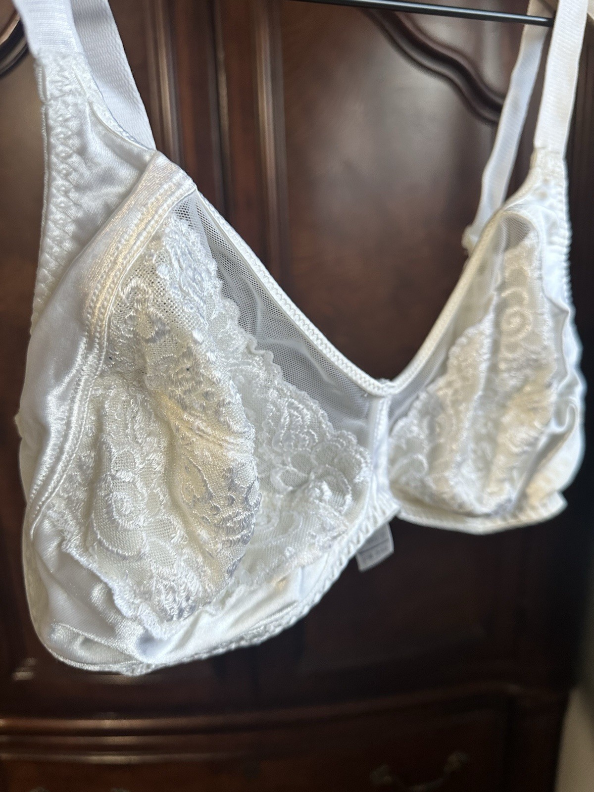 Vassarette Vintage 1980s White Lace Bra 38DDD Nylon Polyester Spandex