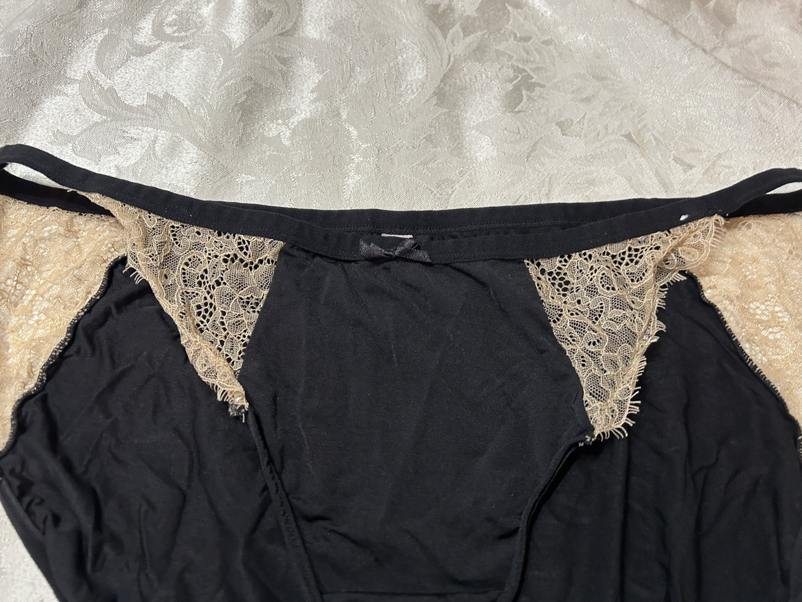 Vtg CACIQUE Lace 22/24 Black/Nude String Bikini Panties #326