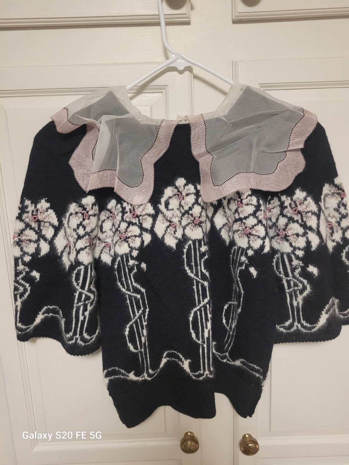 Vtg grandma chic Cullinane Lambswool Rose Design Oversized Lace Collar Sweater