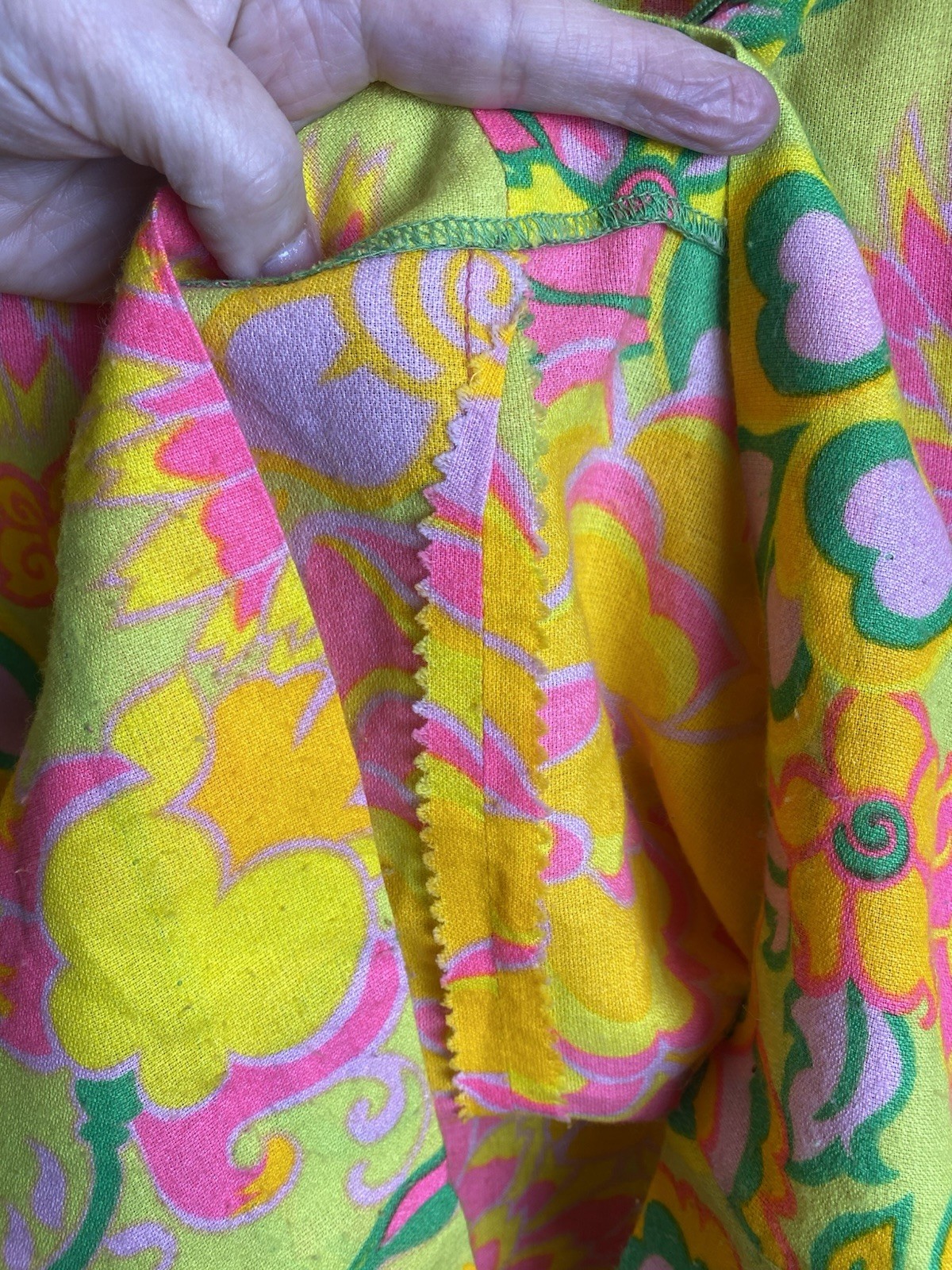 60’s VTG Mod Psychedelic Floral Cotton Lawn Mock Top QueenCasuals Boxy L? No Tag