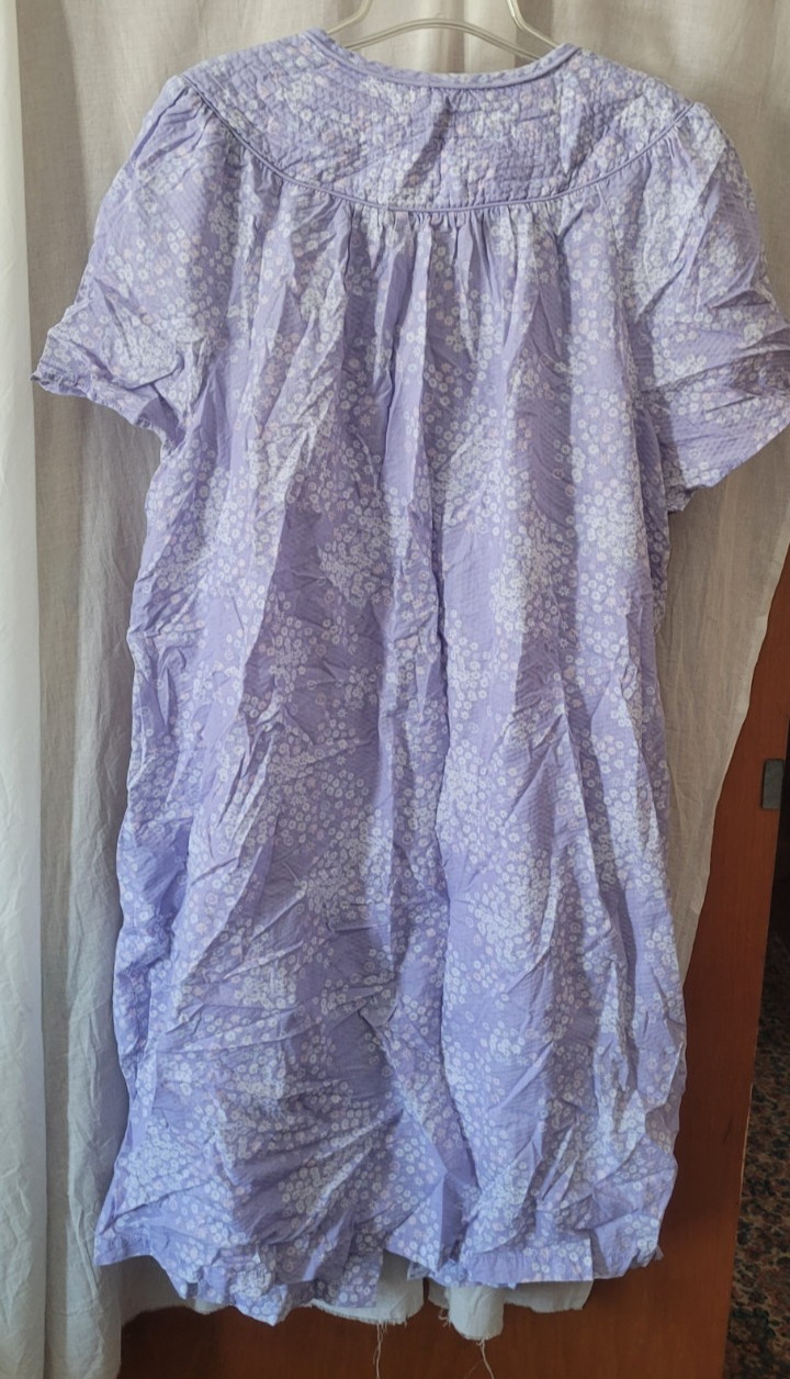 VTG Women&rsquo;s Simply Basic Robe/House Coat Plus Size 3X Snaps Short Sleeve Purple
