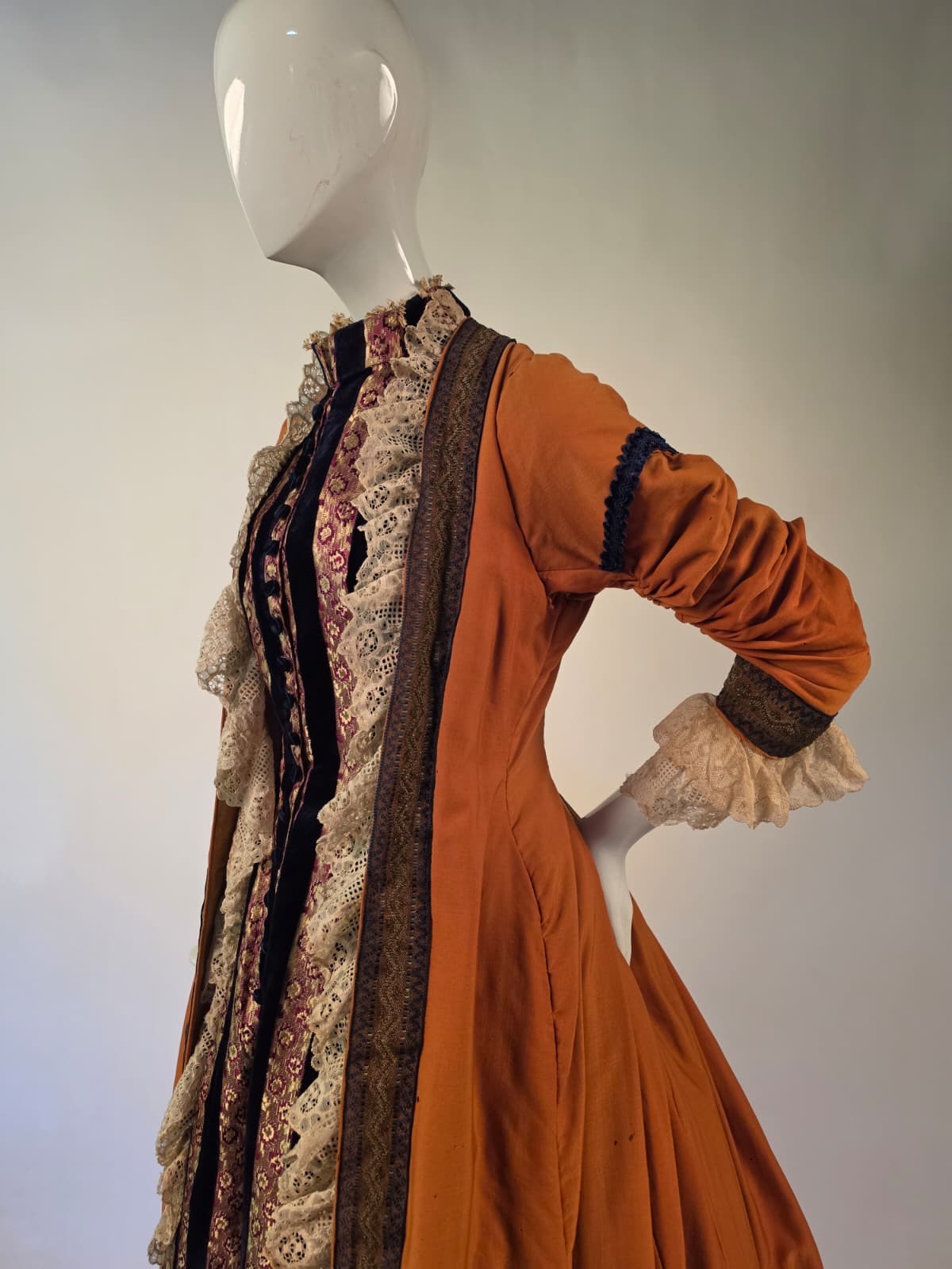 VICTORIAN 19TH C BUSTLE DRESS W VELVET BROCADE LACE TRIMMED FRONT PANEL + TRAIN