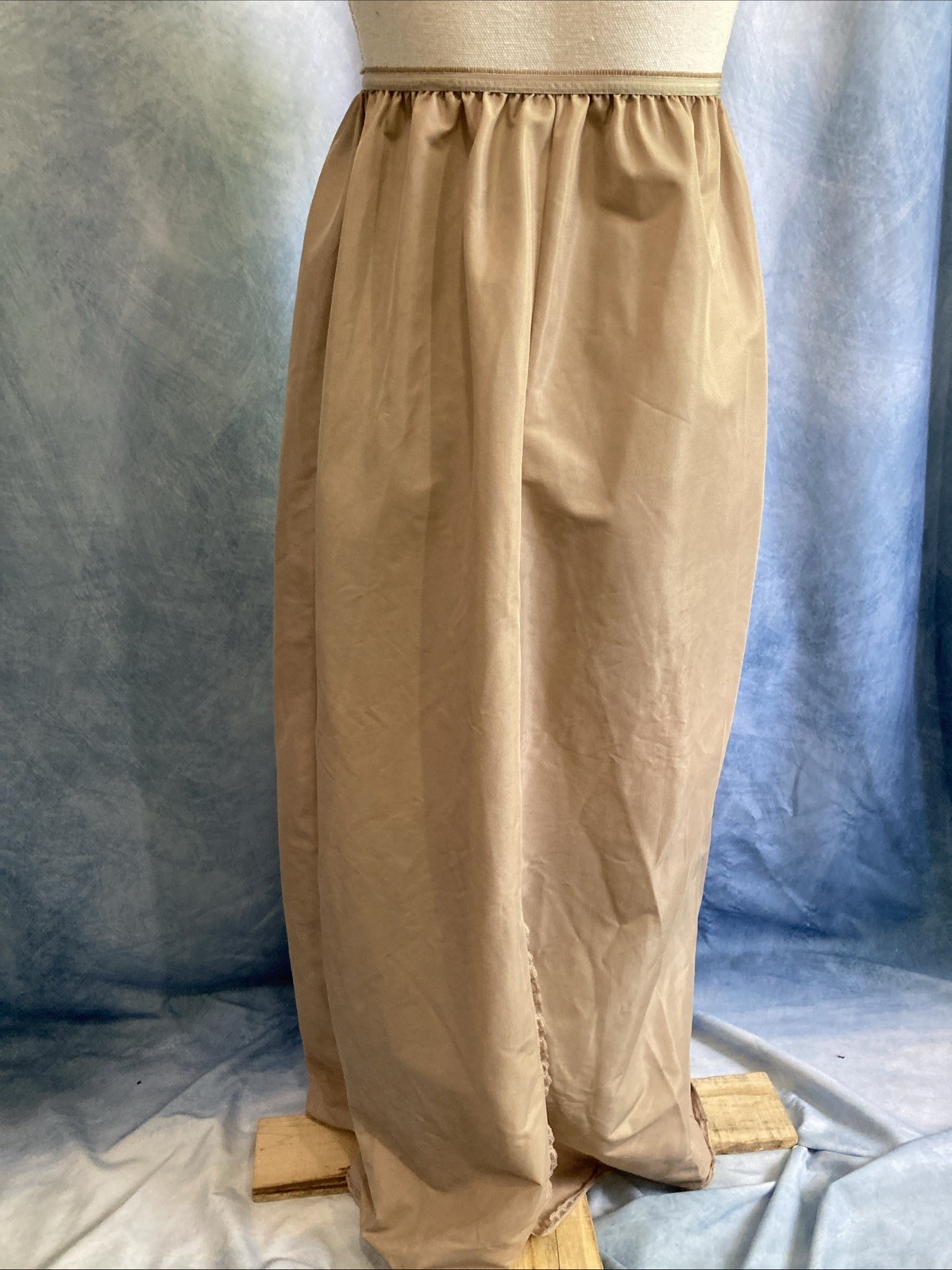 Vtg 70s Vassarette Long Half Slip Medium Tall Beige Nylon Tricot Maxi Slit 0114