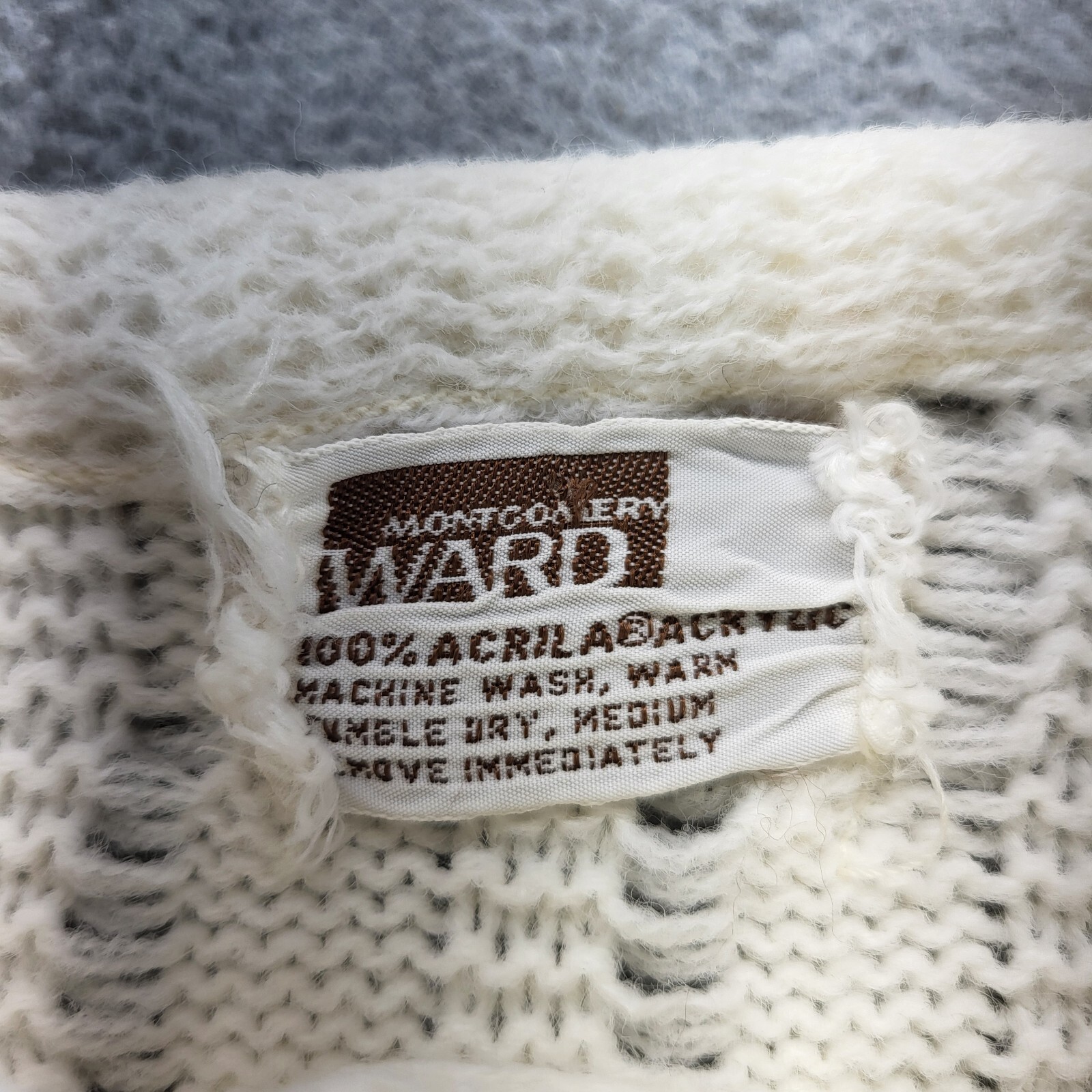 VTG Montgomery Ward White Cable Knit Poncho Button Shawl Fringe No Size Tag