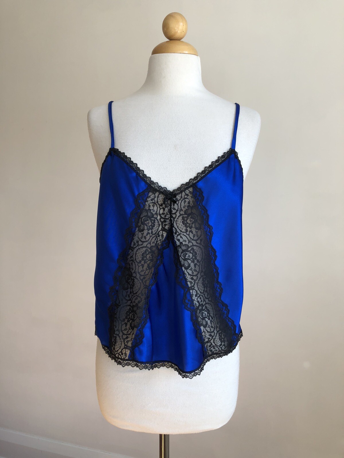 FLAWLESS VTG PETRA FASHIONS Blue Satin Black Lace Camisole Lingerie Top SZ L