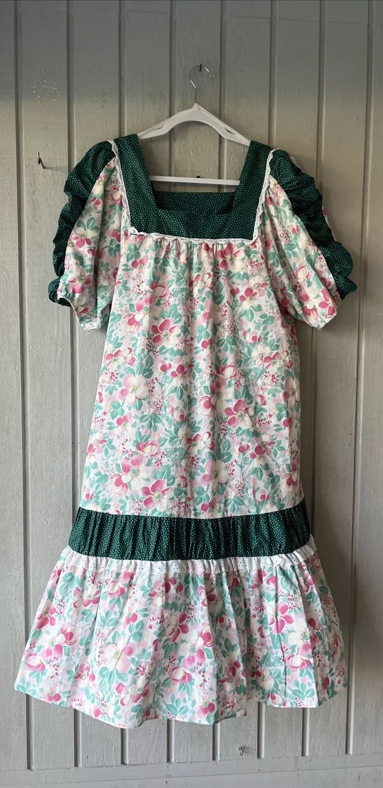 Sears Good Times Hawaii M square neck ruffled 1 pocket Short Gathered Sleeve