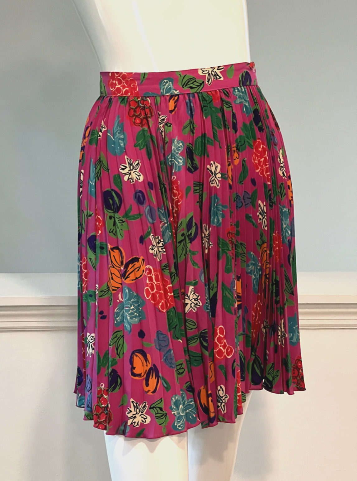 VINTAGE Emanuel Ungaro Parallele Paris Silk Pleated Skirt, Size 6, Made in Italy
