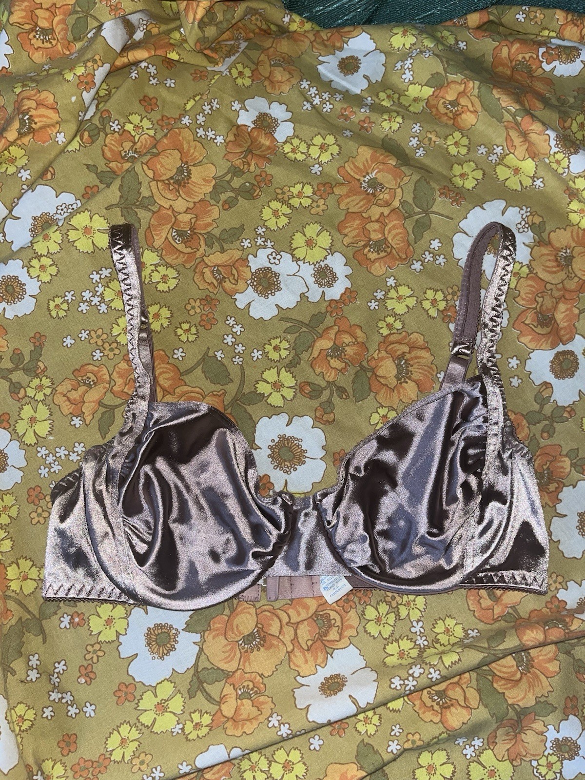 Vintage Olga Second Skin Tailored Body satin Stretch Bra Taupe 36B Style 33015