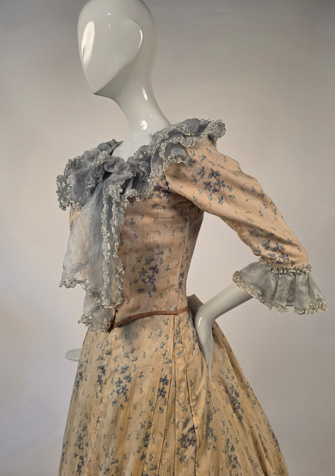 VICTORIAN VIOLET + CREME PRINT 2 PC DRESS W VOILET SILK MOIRE RUFFLES + TRAIN