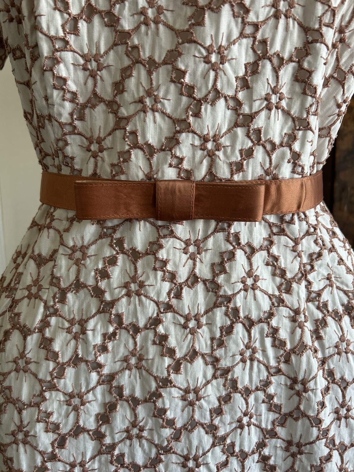 Vintage 1950s 60s White Wiggle Dress Copper Cotton Embroidery Belted Sheath M
