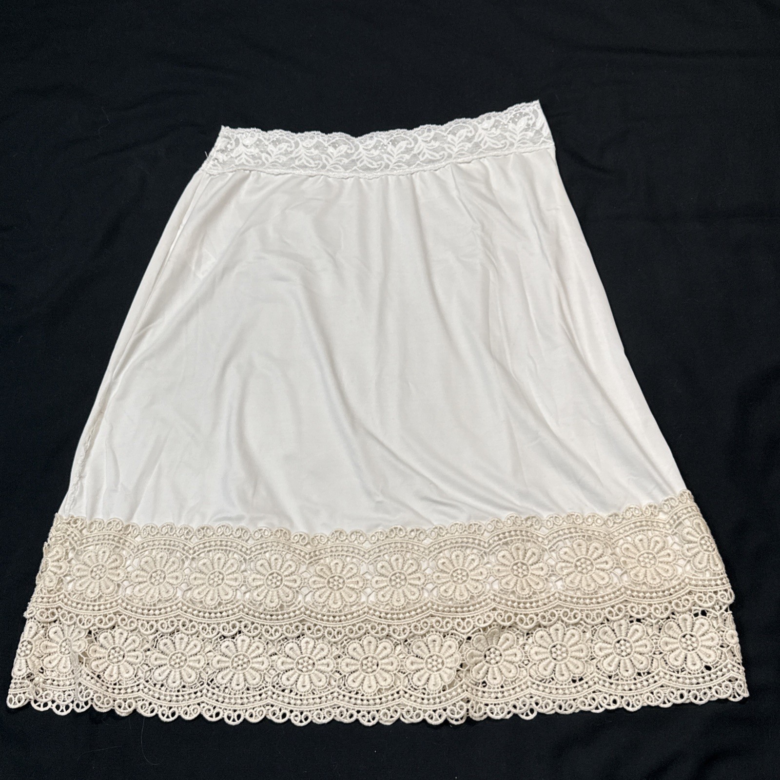 Vintage Vassarette Half Slip Size 18 Nylon 2 rows of Cotton Eyelet Ivory Trim