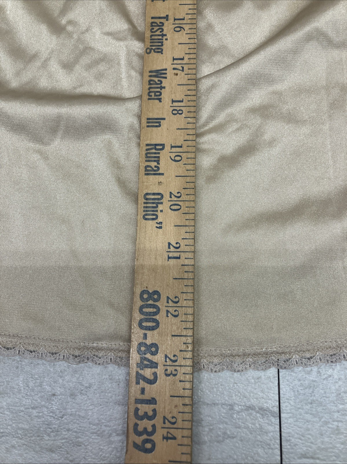 Vanity Fair Half Slip Nylon Tan Lace Size Large 24&Prime; Vintage Honduras