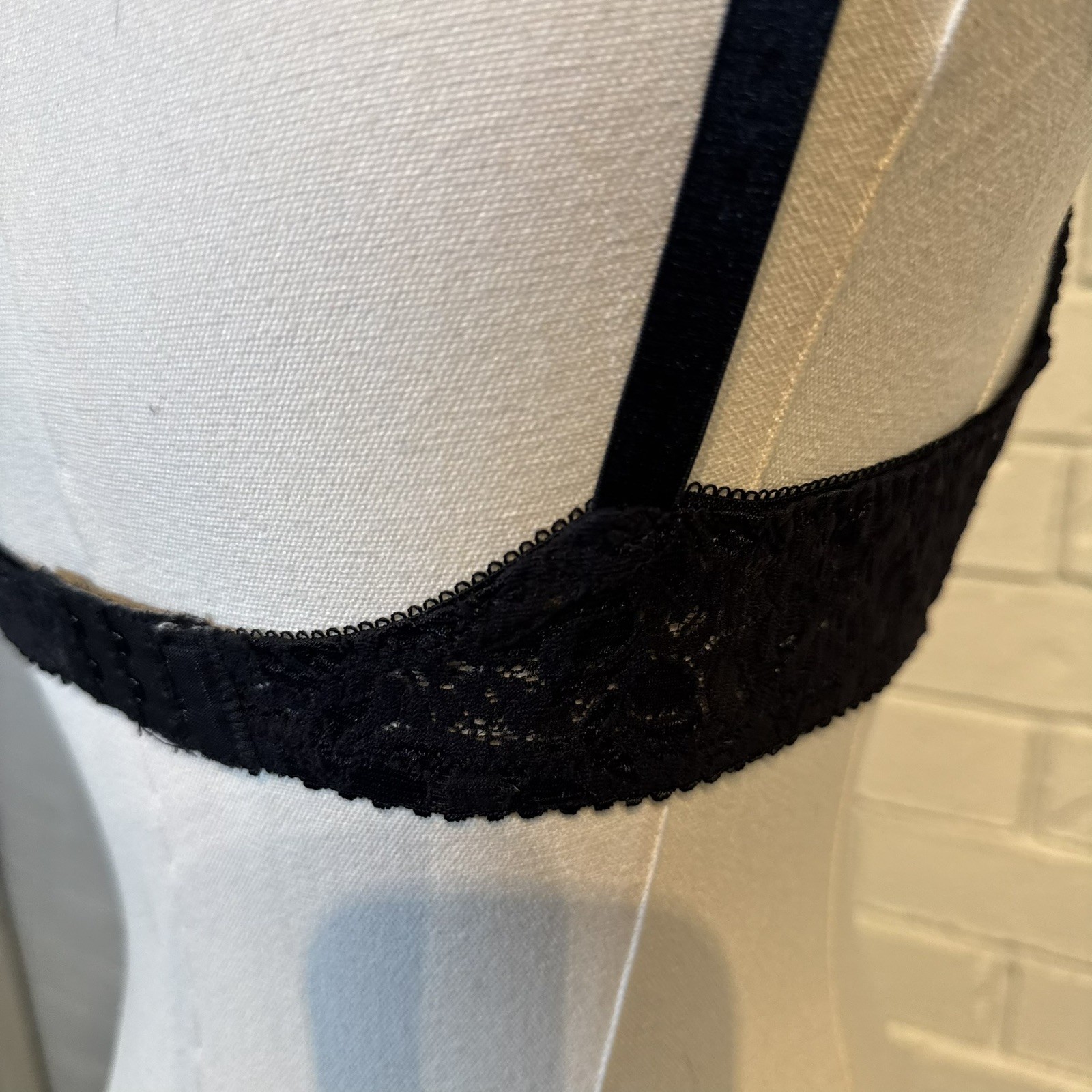 Vintage Maidenform 36 Rendezvous Black Satin Lace Wire Free Bra Style 8318