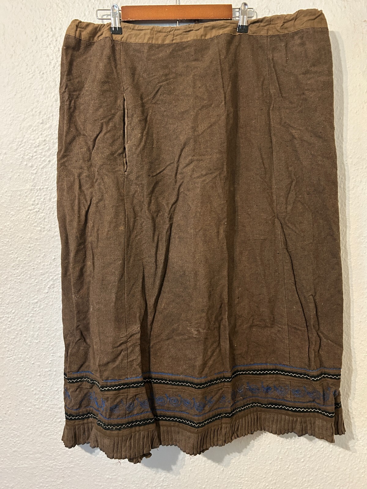Antique 1920s Brown Wool Embroidered Skirt Flapper Pleated Hem Pocket Volup
