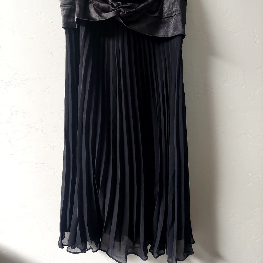 Alex Evenings Black Dress Size 12P Babydoll Velvet Satin Pleated