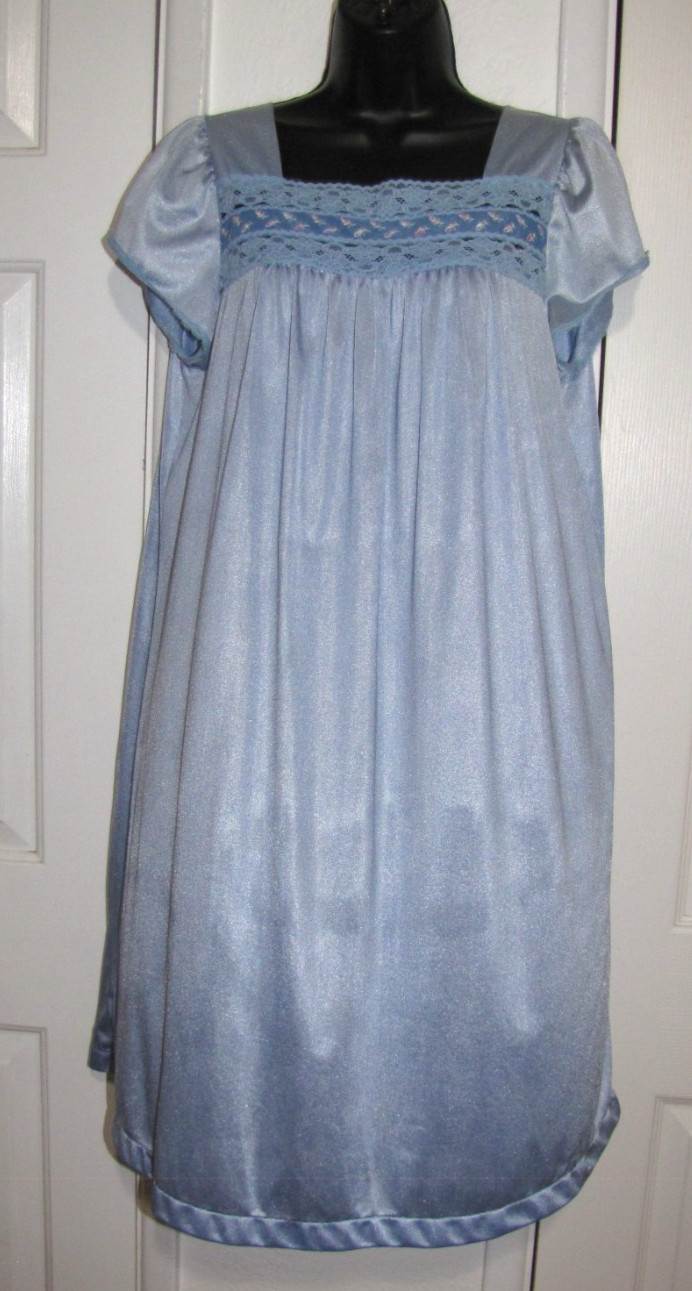 VTG Vanity Fair Baby Blue Nylon Midi Nightgown cap-sleeve Lace-trim bodice Wm. S