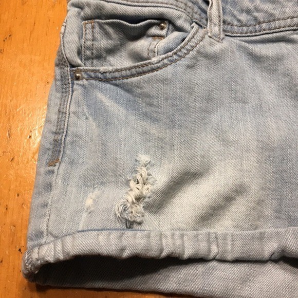 Forever 21 Distressed Denim Shorts Light Wash Cuffed Size 27 Y2K Indie Sleaze