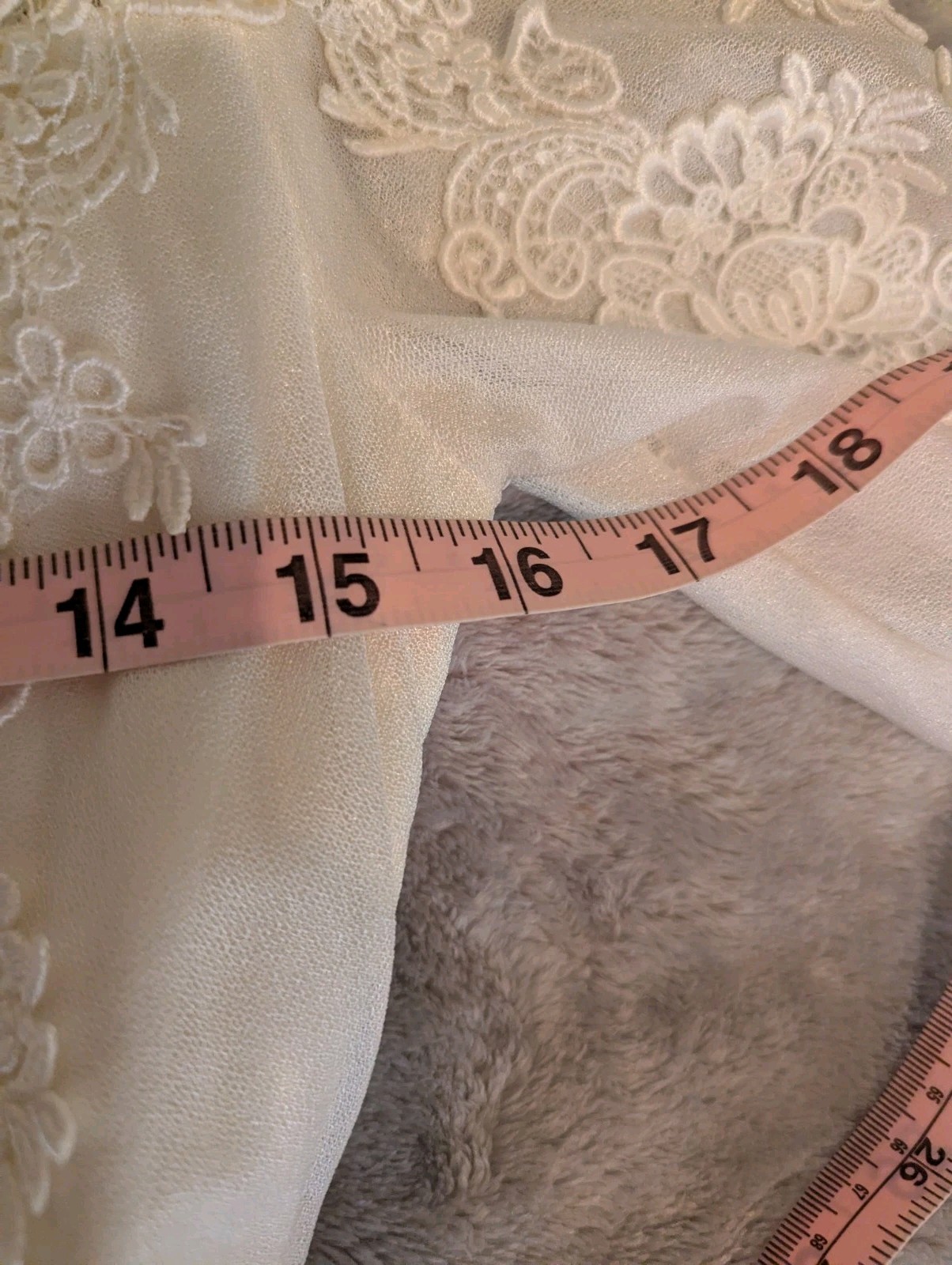 Vintage 1970s Unbranded Off White Wedding Dress Lace Applique Pearl Long Sleeve