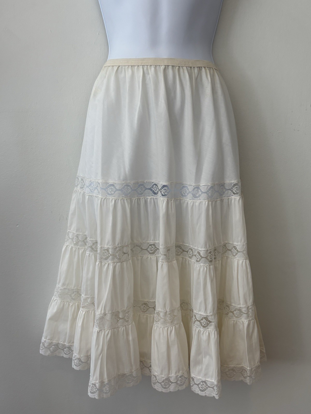 Vintage Sans Souci Half Slip White Women Size Small Lace Tiered Petticoat Ruffle