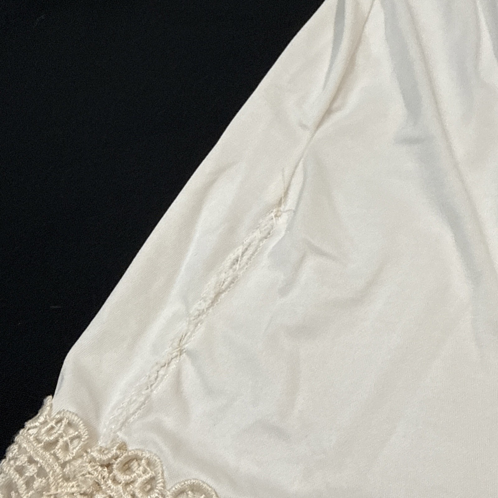 Vintage Vassarette Half Slip Size 18 Nylon 2 rows of Cotton Eyelet Ivory Trim