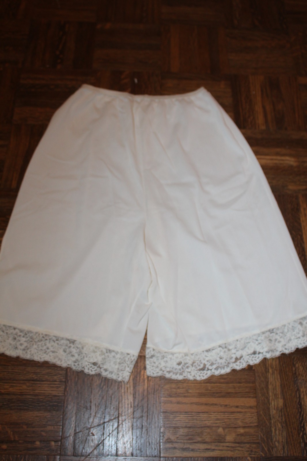 Vintage Ivory w/ Lace Inserts Tap Pants Petticoat Petti Pants Size S-M
