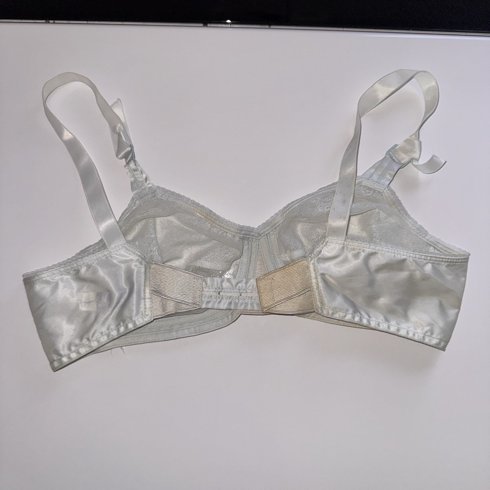 Vintage Pre-Lude Maidenform Bra – Icy Blue 32 (Antique Style Hook)