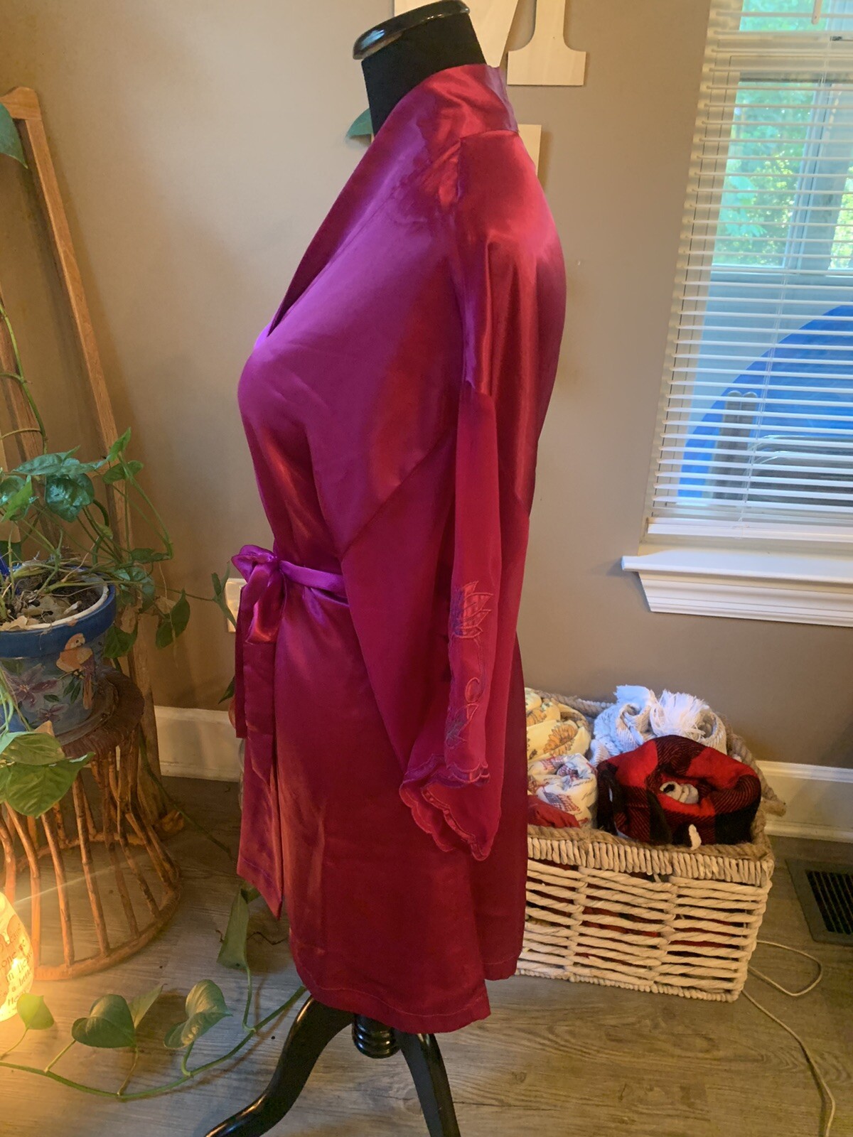 VTG Val Mode Satin Wrap Robe ROMANTIC MOODS Sheer Chiffon Sleeves Appliqué Sz M