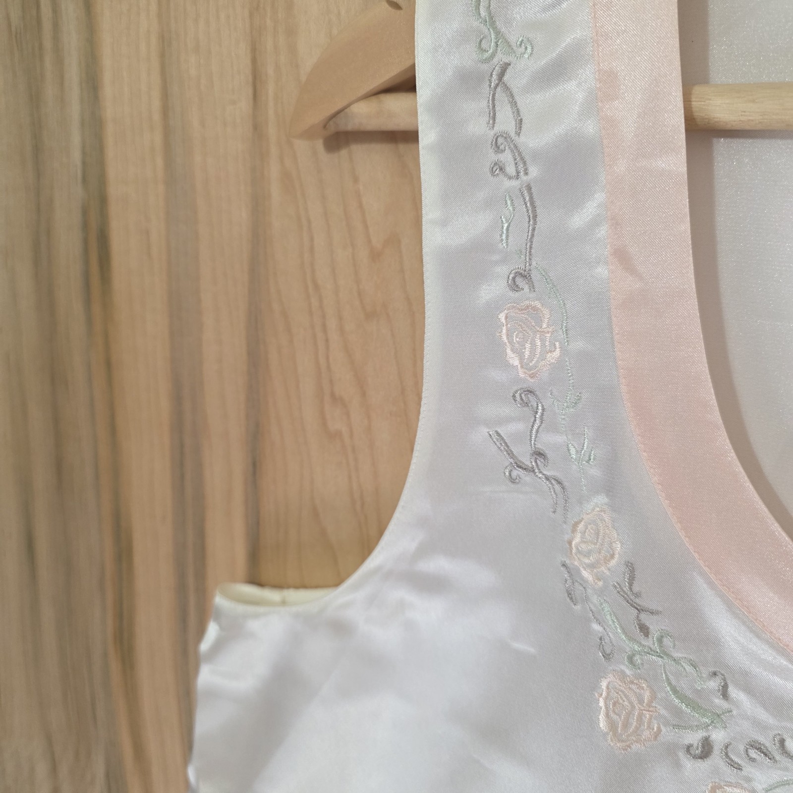 Jacklyn Smith Womens Large Vintage 90s Satin Long Night Gown Embroidered Detail