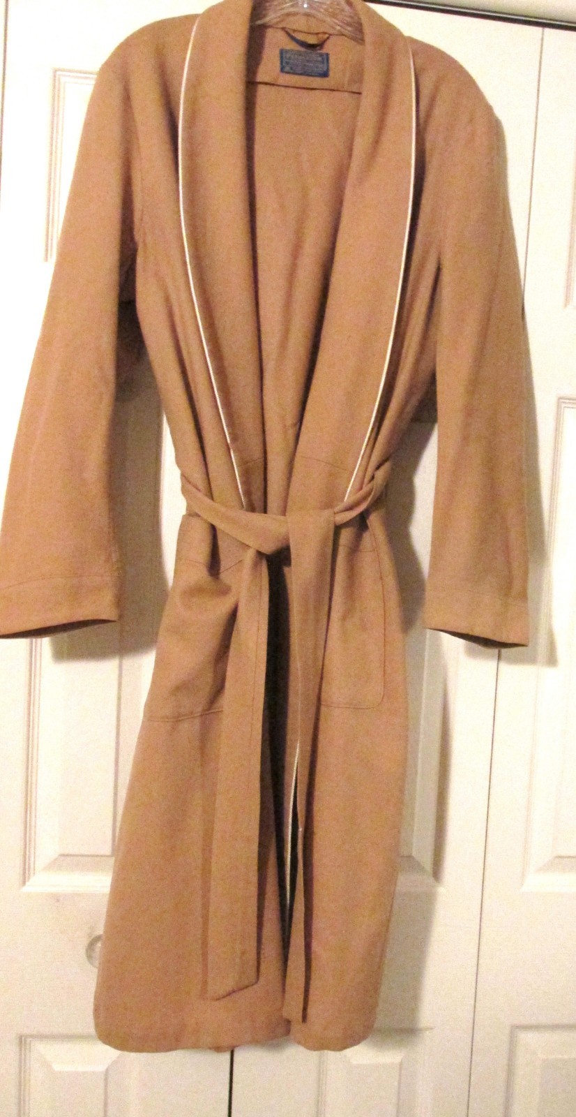 Vtg. M Wool Pendleton Women&rsquo;s Shawl Collar Robe Belt Camel Brown White Trim USA