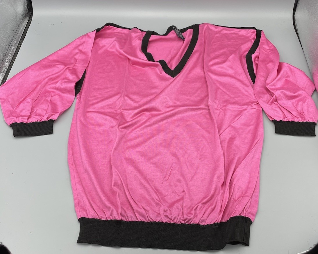 Vintage UNGARO Paris High Contrast V-neck Top Women&rsquo;s Hot Pink 1980s 1990s
