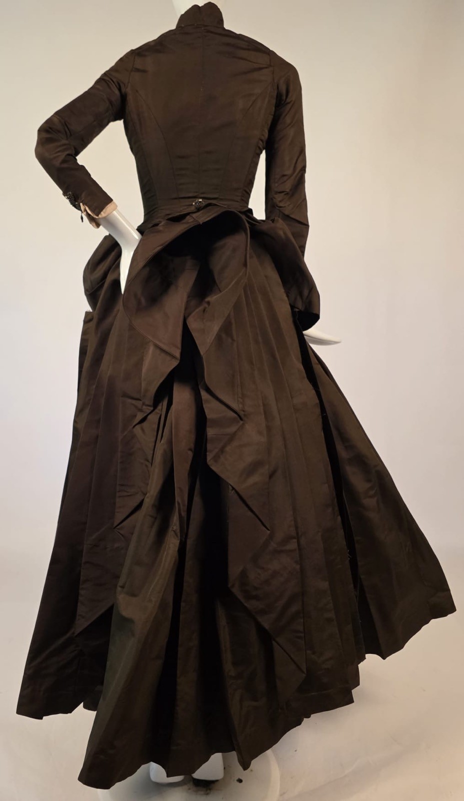VICTORIAN 1880’S 3 PC BROWN SILK BUSTLE DRESS W BEADED TRIM + FULL VOLUME SKIRT