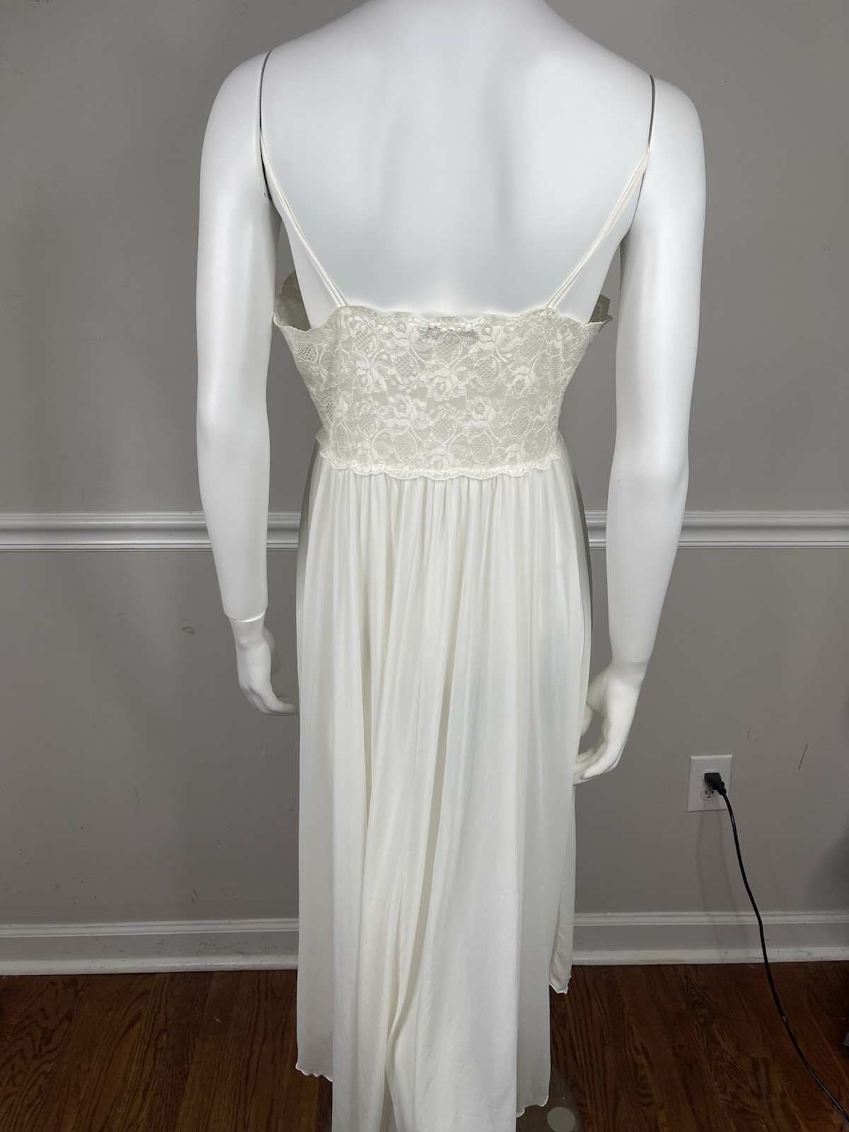 VTG Miss Elaine Intimates Romantic nightgown Lace Bodice Size 36” sexy Ivory
