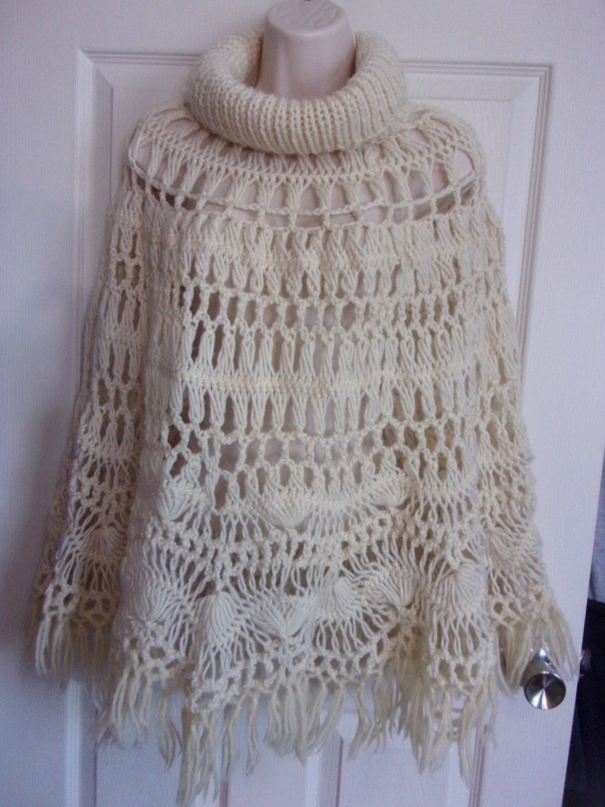 Vintage Handmade Pullover Turtleneck Crochet Poncho Shawl~Fringe~Oatmeal~EUC