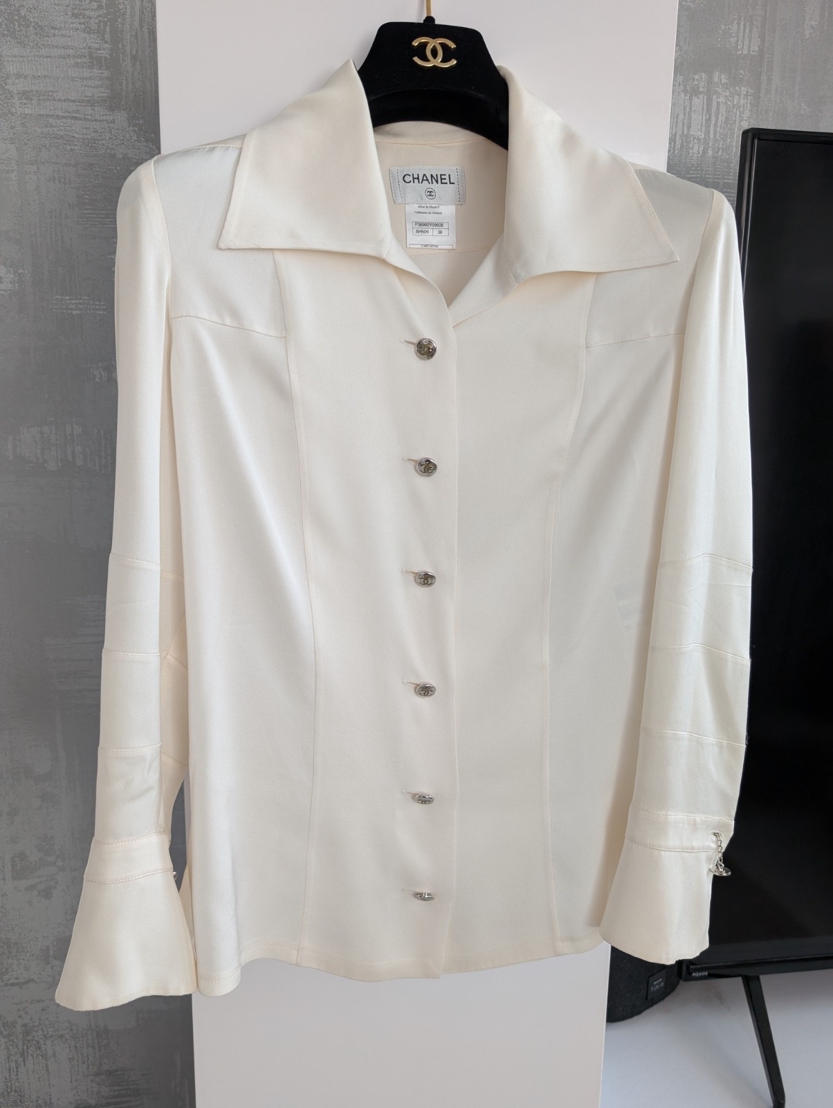 Chanel CC Logo Button Up Women&rsquo;s Ivory Silk Blouse Top Collared Shirt Sz 38 S
