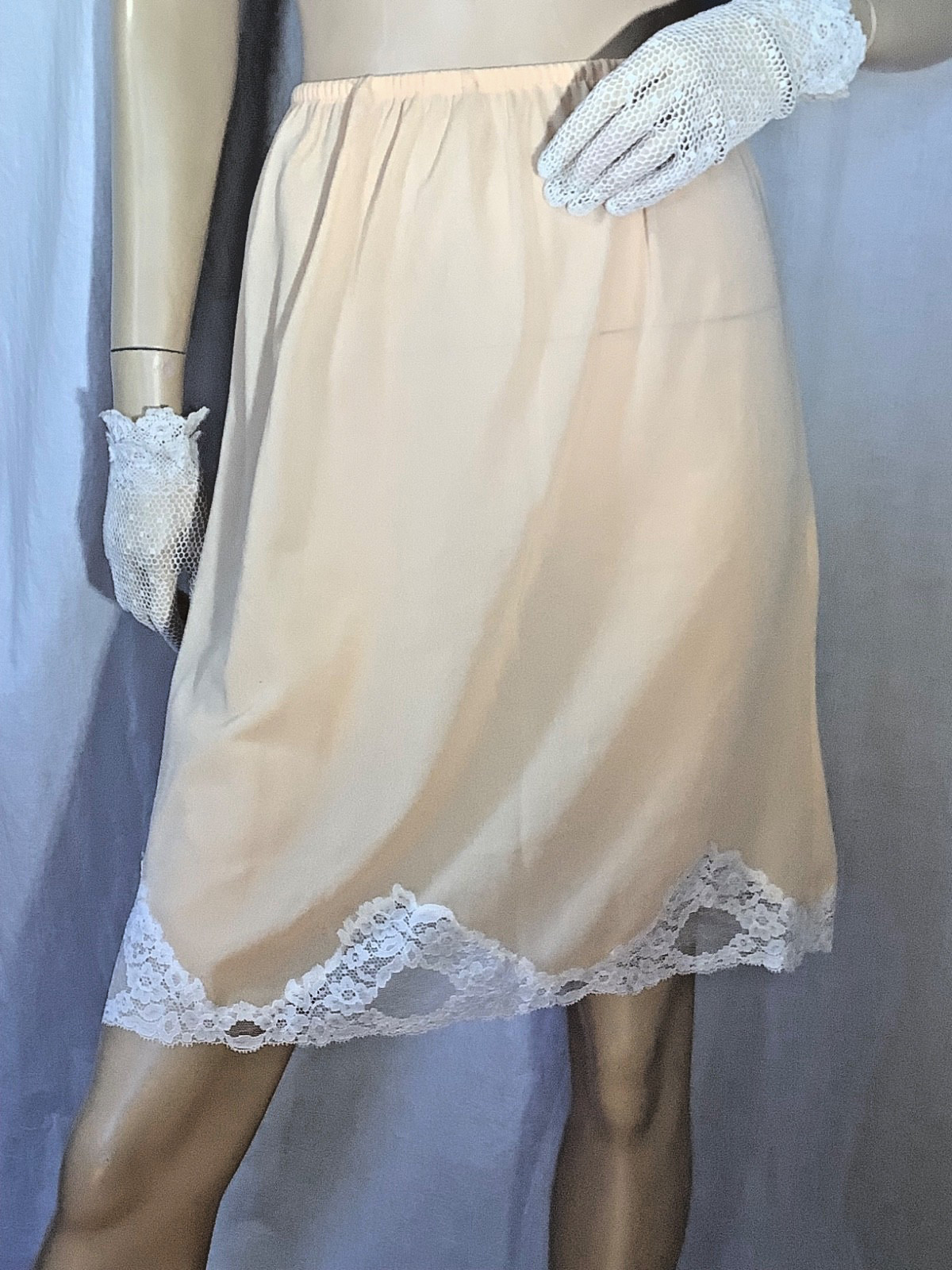 vintage Half Slip peach Crepe lace hem 60s retro Gaymode M pinup Pencil skirt