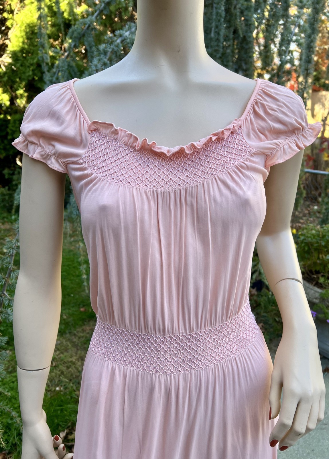 VINTAGE 1940&rsquo;s SEARS CHARMODE PEACH RAYON JERSEY SMOCKED NIGHTGOWN